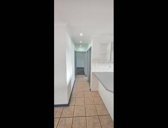 2 BEDROOM TOWNHOUSE FOR SALE IN VANDERBIJLPARK SE 3